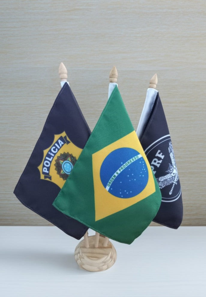 Bandeira de Mesa - Kit 3 Bandeiras + 3 Hastes + 1 Base de madeira